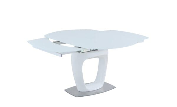 Giuliana Table 04