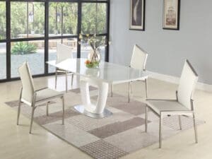 Giuliana Table 06