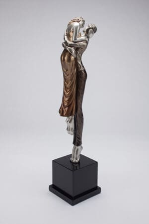 Artmax The Kiss Sculpture